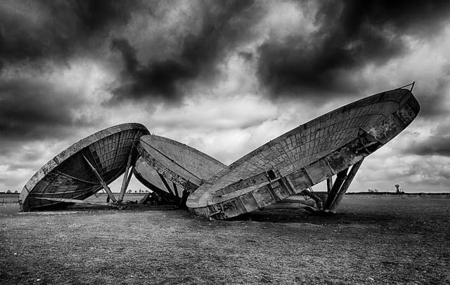 Abandoned antennae dishes at RAF Stenigot, Donington-on-Bain. Photo credit: Darren Flinders, 2015, CC BY-ND 2.0